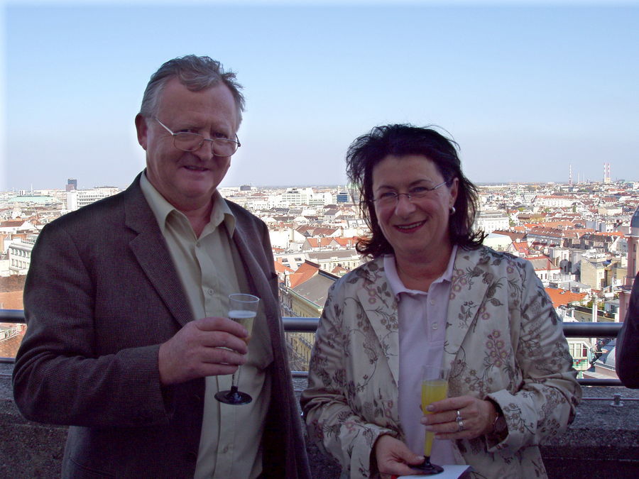 Werner Binder mit Bezirksvorsteherin Renate Kaufma