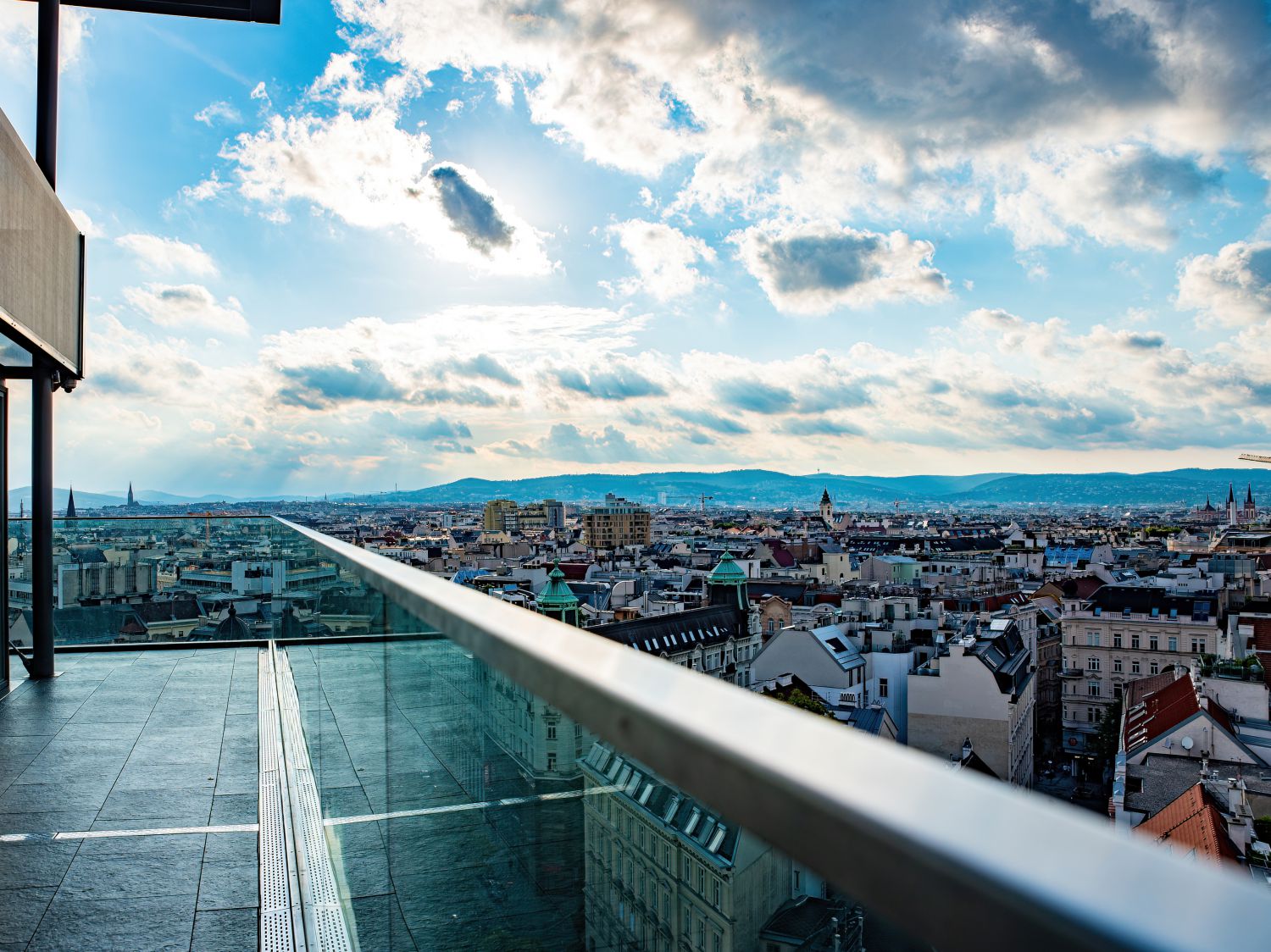 Ausblick von der Terrasse im 11.Stock des Haus des Meeres