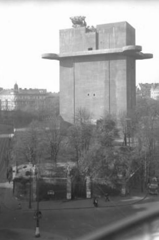 historische Aufnahme des Flakturms Esterházypark