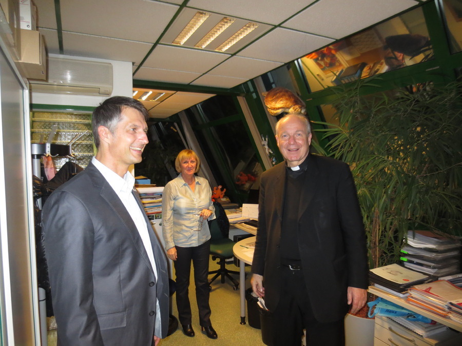 "Kanonische Visitation" im Büro. Kardinal Schönb