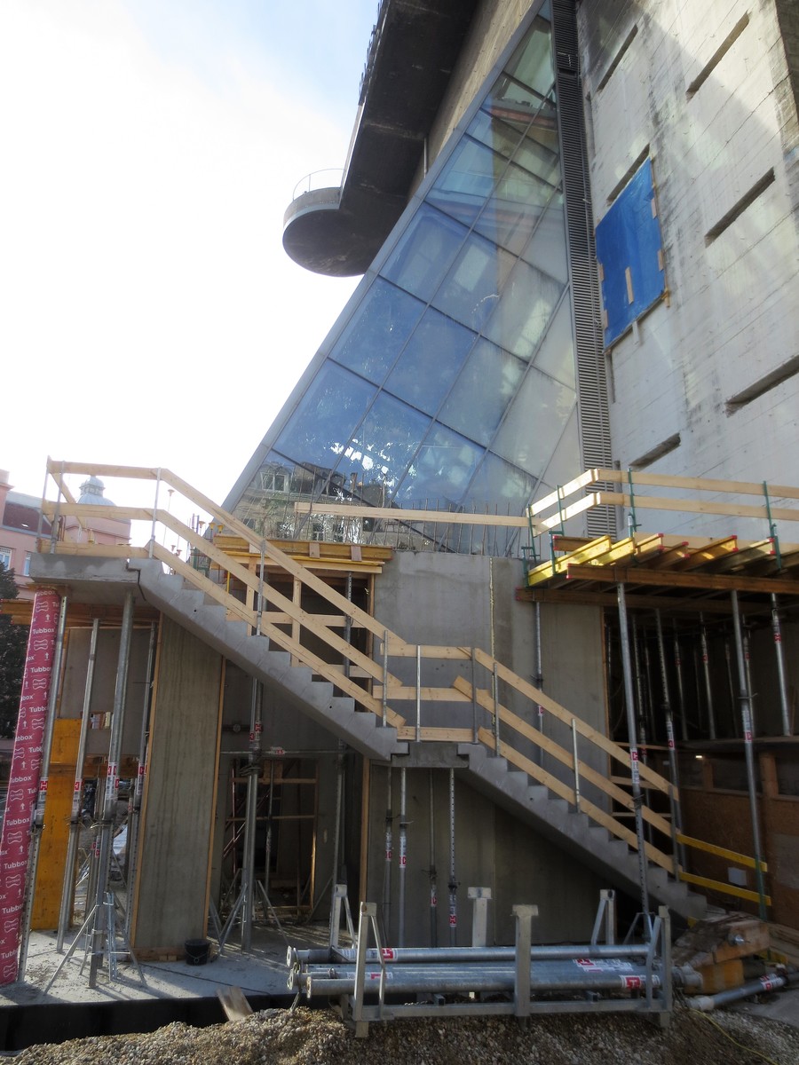 Die Liftbereiche und das Treppenhaus wachsen - auf