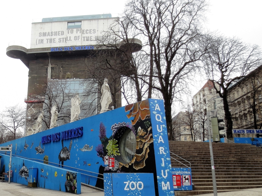 Das Konzeptkunstwerk am Flakturm und das Graffitti