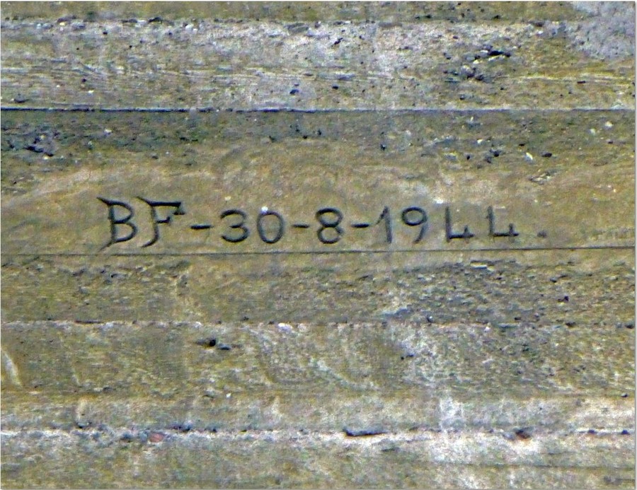 Inschrift am "Schlussstein" vor fast genau 75 Jahr