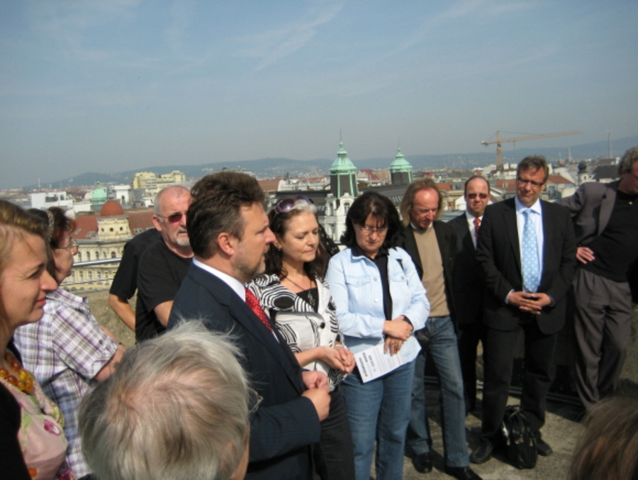 VzBM Dr. Ludwig im Kreise der BezirksvorsteherInne