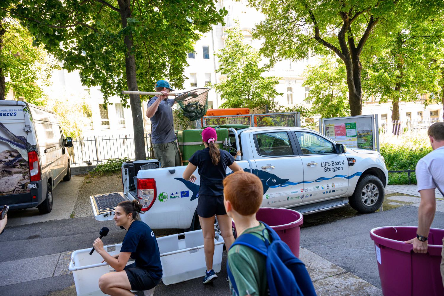 Unter großem Interesse der Passant*innen wurde de