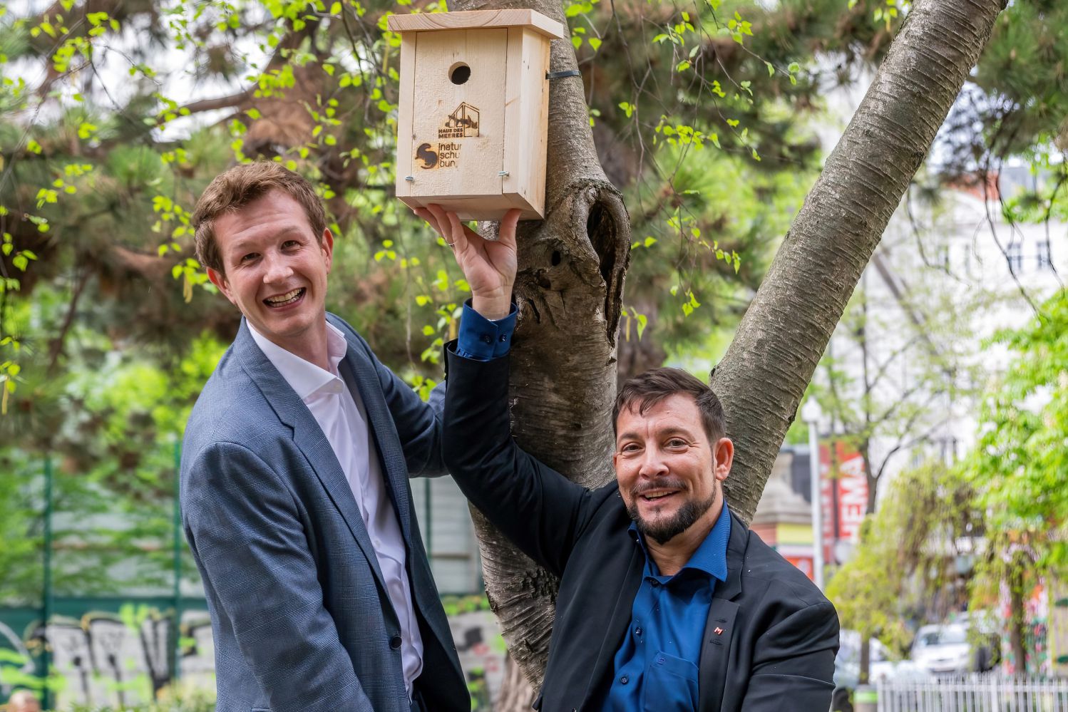 Zoodirektor Jeff Schreiner (li.) und Bezirksvorste