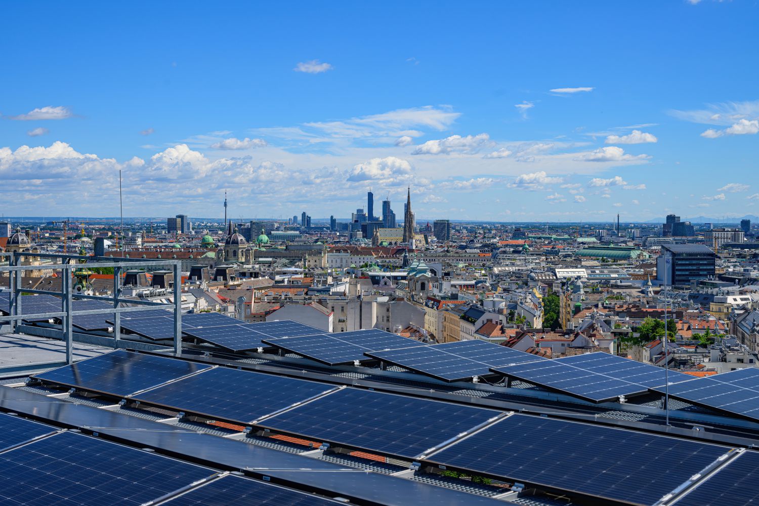 Aussicht auf Wien vom Solardach des Haus des Meeres